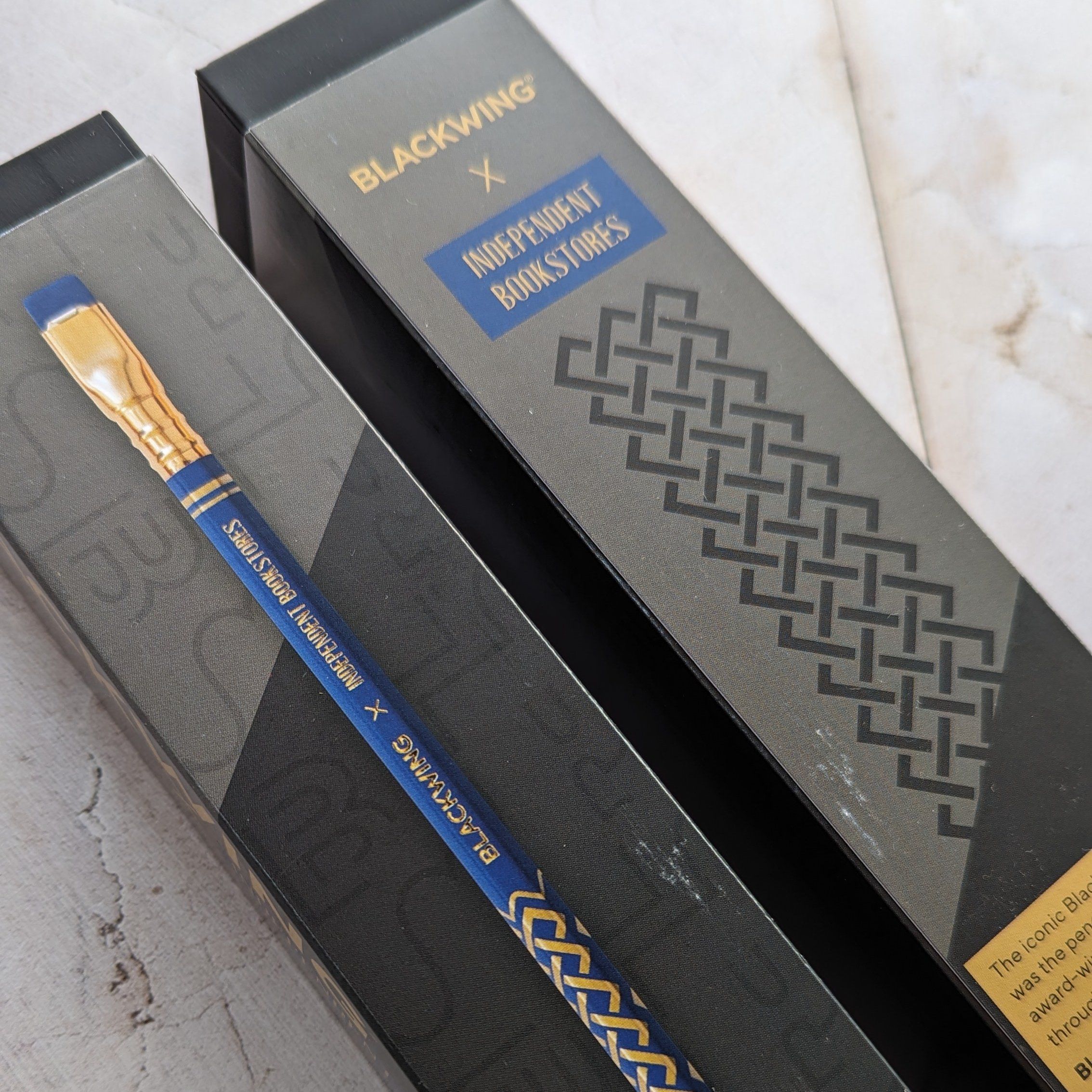 BLACKWING | Independent Bookstore Day 2024 – Caja 12 Lápices – (Firme – 2B) - Imagen 9