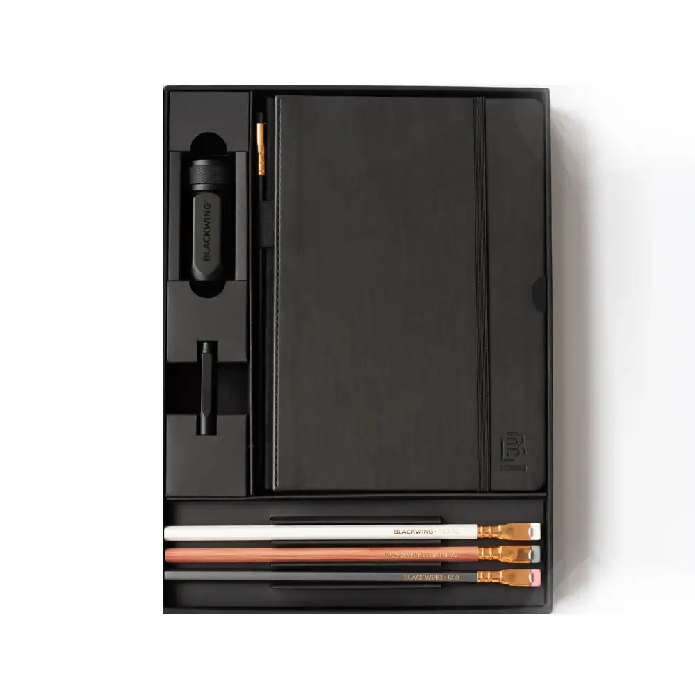 BLACKWING | Set Notebook Essentials - 4 Lápices + Sacapuntas + Cuaderno Puntos + Guardapuntas