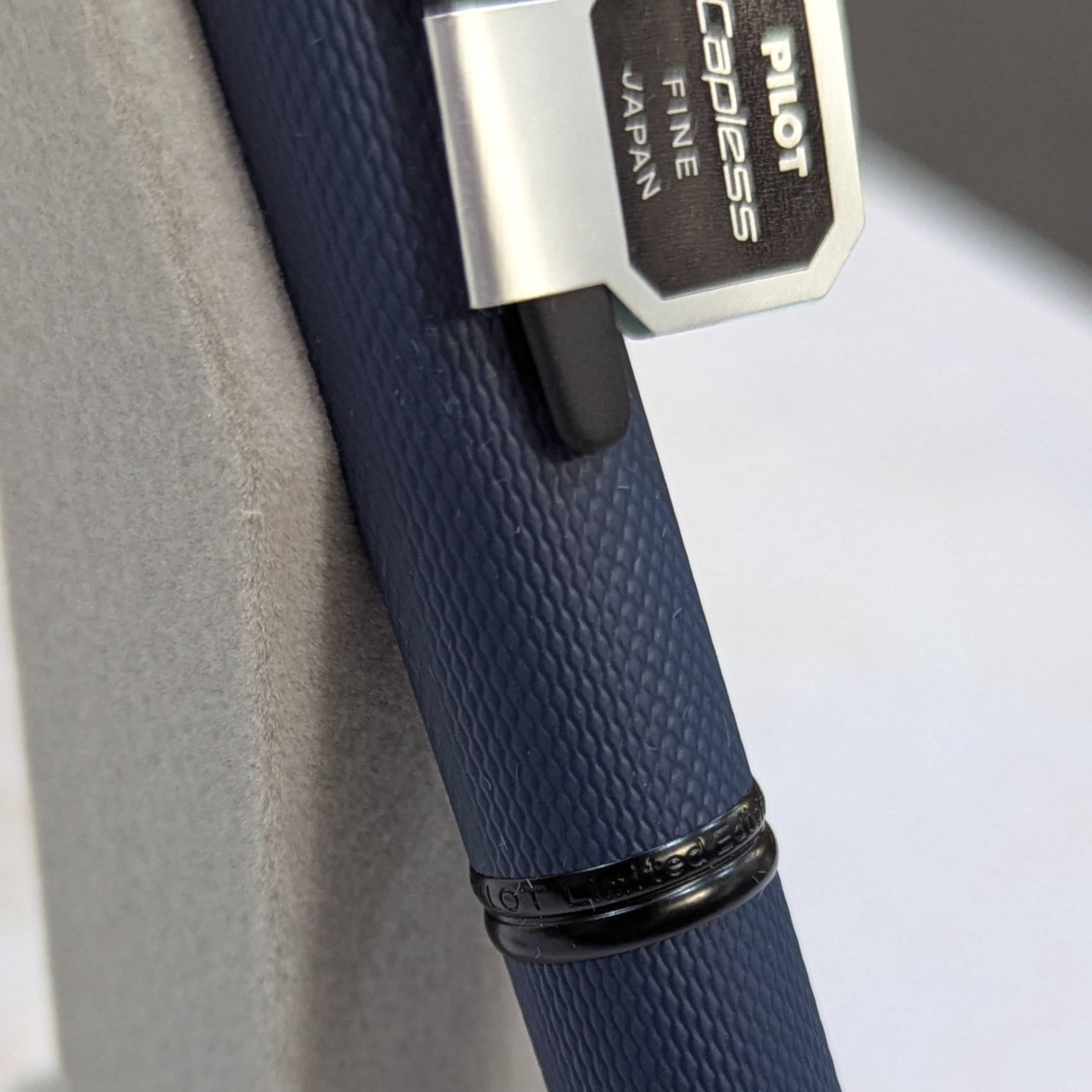 PILOT | Pluma Estilográfica Retráctil CAPLESS 1800 - Oro 18K - Link Midnight 2025 - Imagen 5
