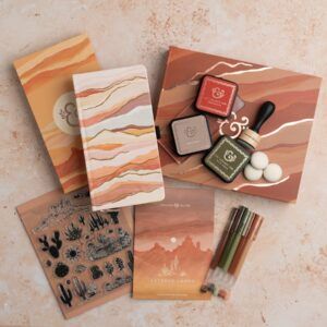 ARCHER & OLIVE | Caja de suscripción Junio 2026 - Layered Lands