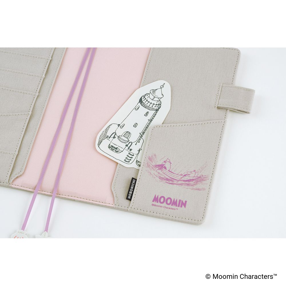 HOBONICHI | Funda COVER Cousin A5 - Moomin (My Yard - Pink Gray) - Imagen 7