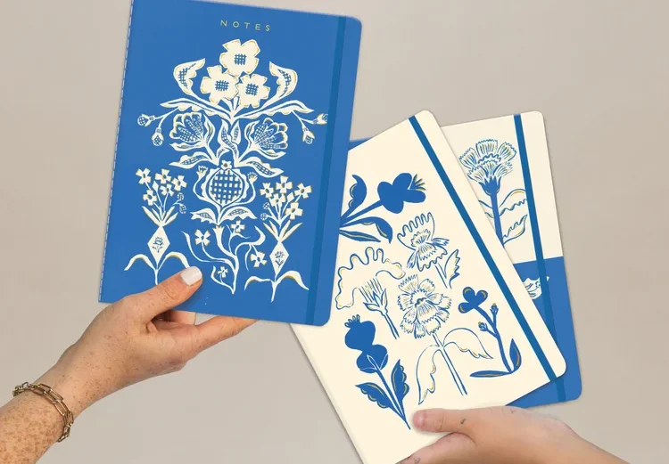 SEEDLINGS | Set 3 Cuadernos Rayados A5 – Blue Flower Bouquet