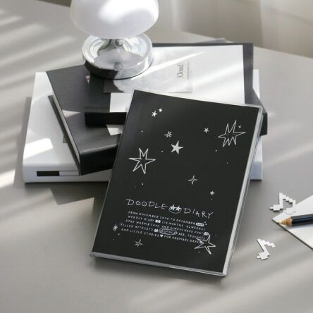 [PREVENTA] ICONIC | Agenda 2027 Semanal A5 DOODLE – 02 Black