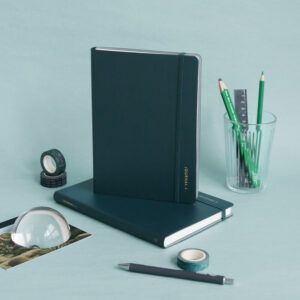 [PREVENTA] ICONIC | Agenda 2027 Semanal A5 JOURNAL J - 07 Peacock Blue