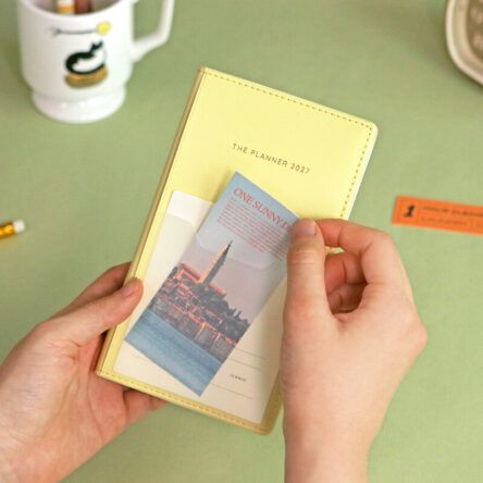 [PREVENTA] ICONIC | Agenda 2027 Semanal B6 Slim THE PLANNER S – 02 Butter