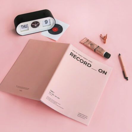 [PREVENTA] ICONIC | Agenda 2027 Mensual A4 RECORD ON MONTHLY – 03 Misty Pink